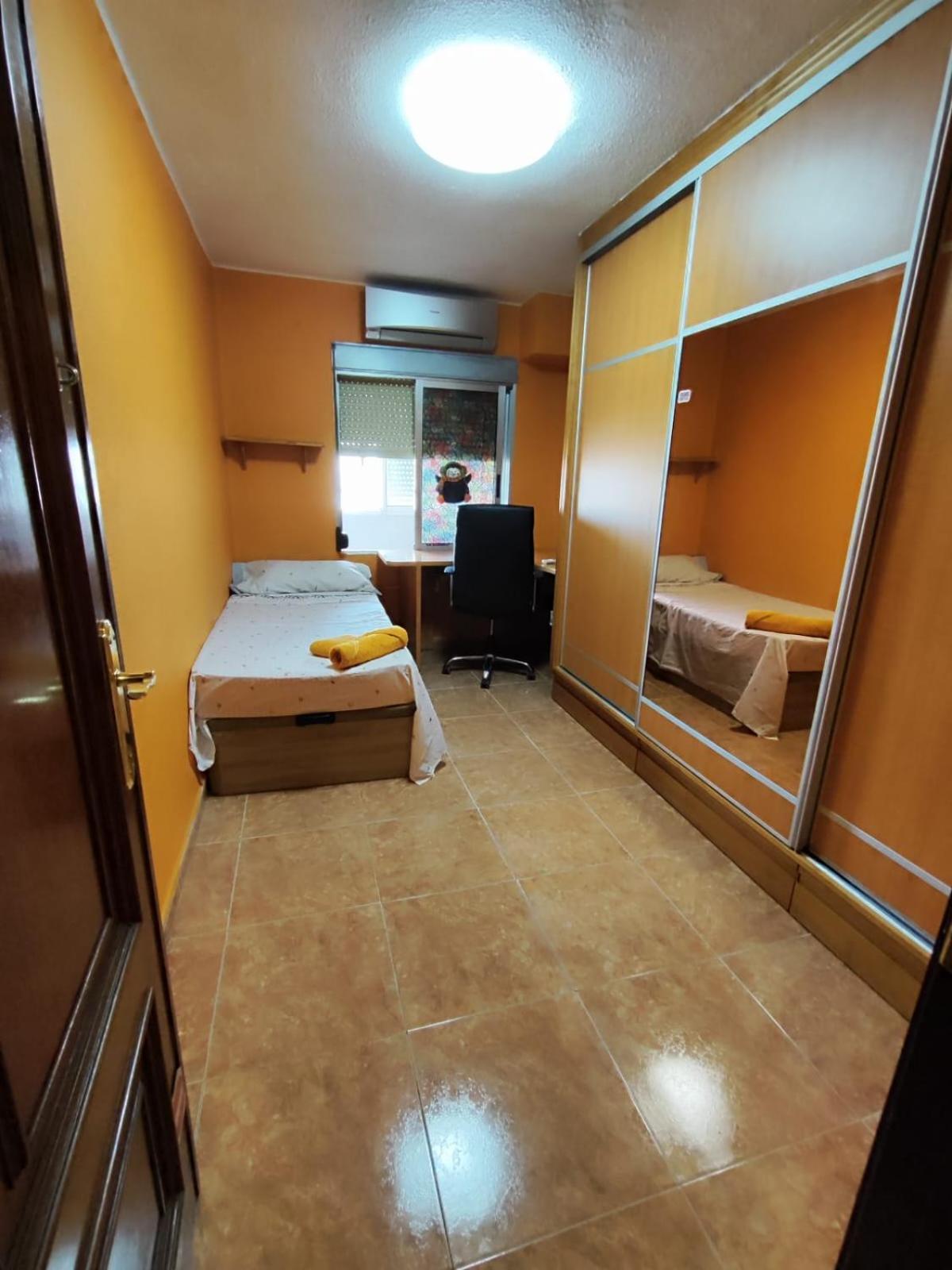Valencia Avenida Del Puerto Private Rooms Eksteriør bilde